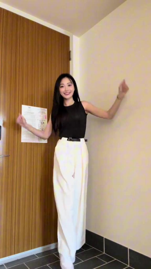 孟超曬自拍：常規(guī)賽正式收官啦，咱們季后賽見(jiàn)啦！