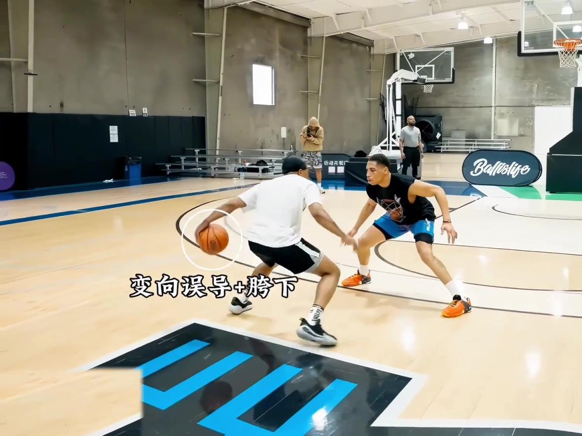 “實(shí)戰(zhàn)中的節(jié)奏過人動作鑒賞，連續(xù)胯下變向舞蹈銜接頓拜突破”