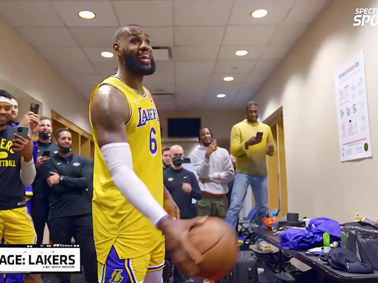 里弗斯絕殺之后湖人隊(duì)的更衣室氛圍，簡直不要太和諧??！