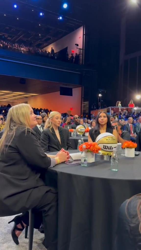 今天這穿搭，差點(diǎn)沒認(rèn)出來！佩奇-布克斯當(dāng)選WNBA狀元后十分淡定