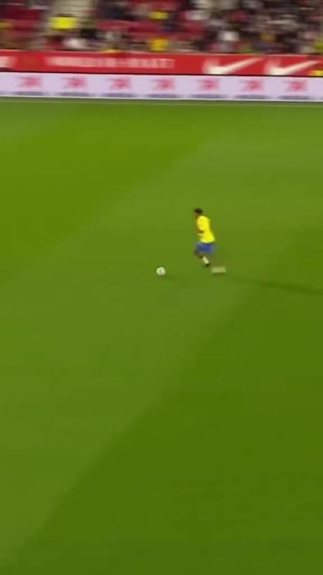 45歲還開(kāi)掛！小羅再現(xiàn)牛尾巴過(guò)人，微笑單挑門(mén)將輕松打進(jìn)